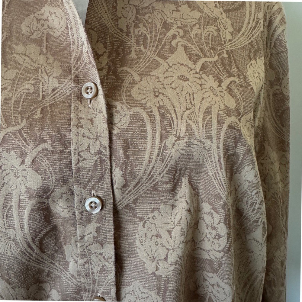 Chico's No Iron Chic Stretch Floral‎ Damask Shirt Tan - Picture 5 of 14